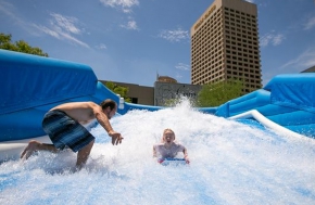FlowRider® Mobile САМЫЙ КРУТОЙ И САМЫЙ ДИНАМИЧНЫЙ АТТРАКЦИОН ДЛЯ ВАШИХ БУДУЩИХ МЕРОПРИЯТИЙ