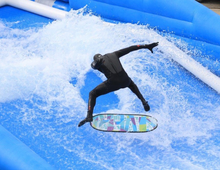 FlowRider® Mobile САМЫЙ КРУТОЙ И САМЫЙ ДИНАМИЧНЫЙ АТТРАКЦИОН ДЛЯ ВАШИХ БУДУЩИХ МЕРОПРИЯТИЙ