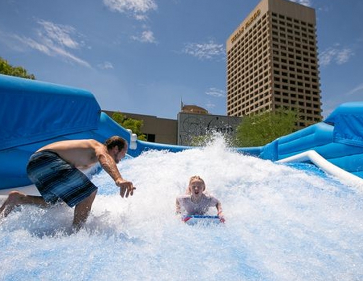 FlowRider® Mobile САМЫЙ КРУТОЙ И САМЫЙ ДИНАМИЧНЫЙ АТТРАКЦИОН ДЛЯ ВАШИХ БУДУЩИХ МЕРОПРИЯТИЙ