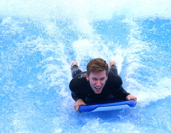 FlowRider® Mobile САМЫЙ КРУТОЙ И САМЫЙ ДИНАМИЧНЫЙ АТТРАКЦИОН ДЛЯ ВАШИХ БУДУЩИХ МЕРОПРИЯТИЙ