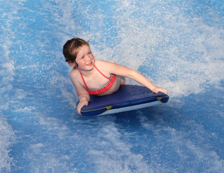 FLOWRIDER COMPACT — ОДНА БЕСКОНЕЧНАЯ ВОЛНА В МАЛЕНЬКОЙ «УПАКОВКЕ»